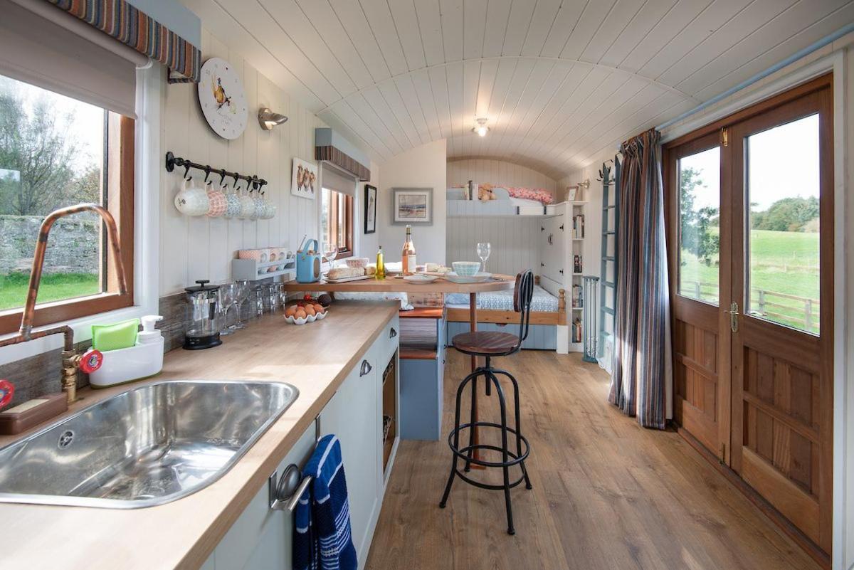 Cow Parsley Shepherd'S Hut Berwick Upon Tweed Buitenkant foto