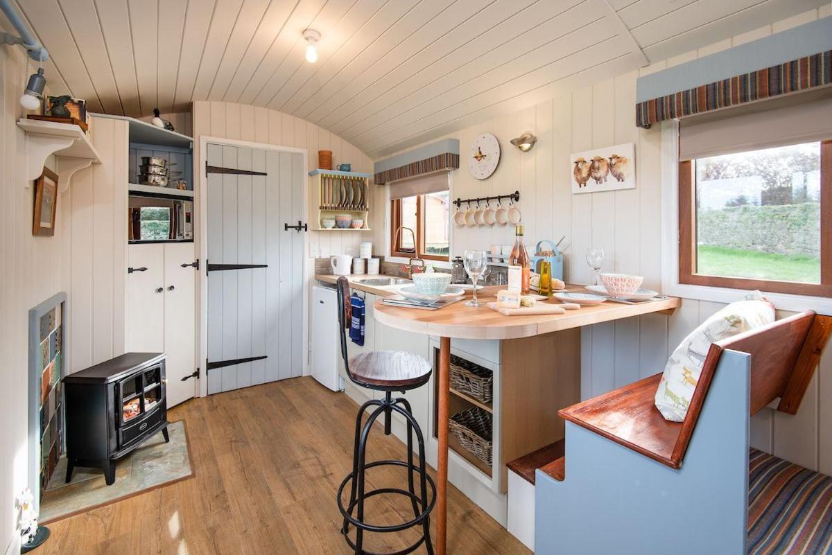 Cow Parsley Shepherd'S Hut Berwick Upon Tweed Buitenkant foto